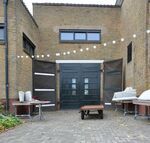 De achterzijde, aan het water, waar de dieren werden binnengevoerd.
              <br/>
              Richard Keijzer, 2014-10-28